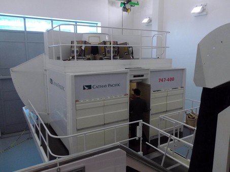 Flight training simulator cabin