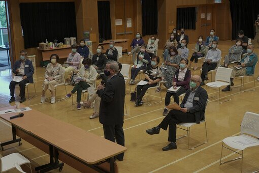 Dr. Kenneth TSE, Chairman of the Foundation, conducting the Education Forum