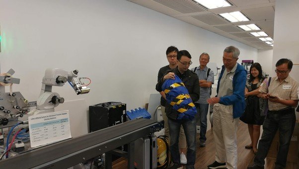 Demonstration about label affixing solution for HK International Airport