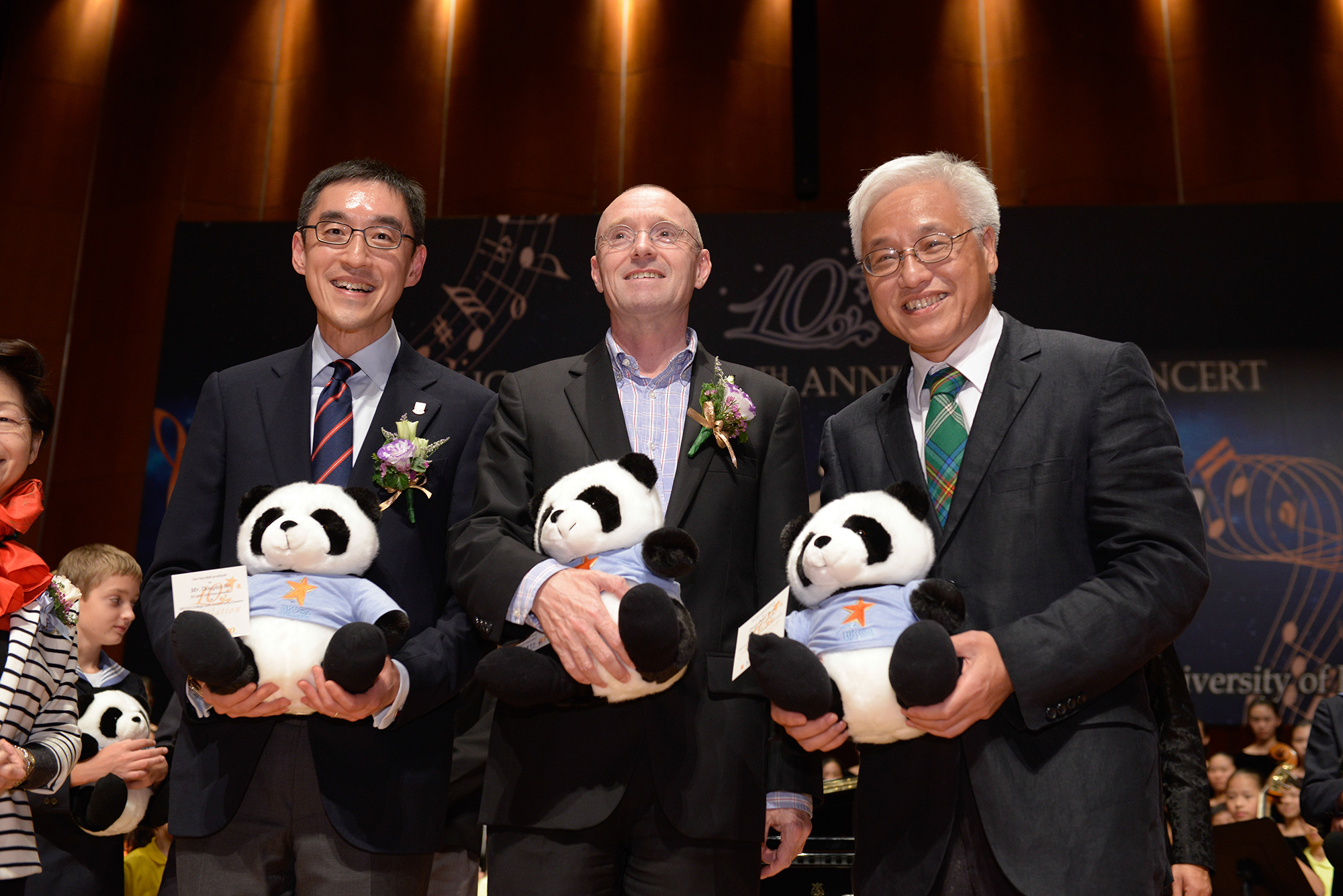 左起：香港大學兩位副校長蘇彰德先生、何立仁教授及首席副校長譚廣亨教授任主禮嘉賓。
