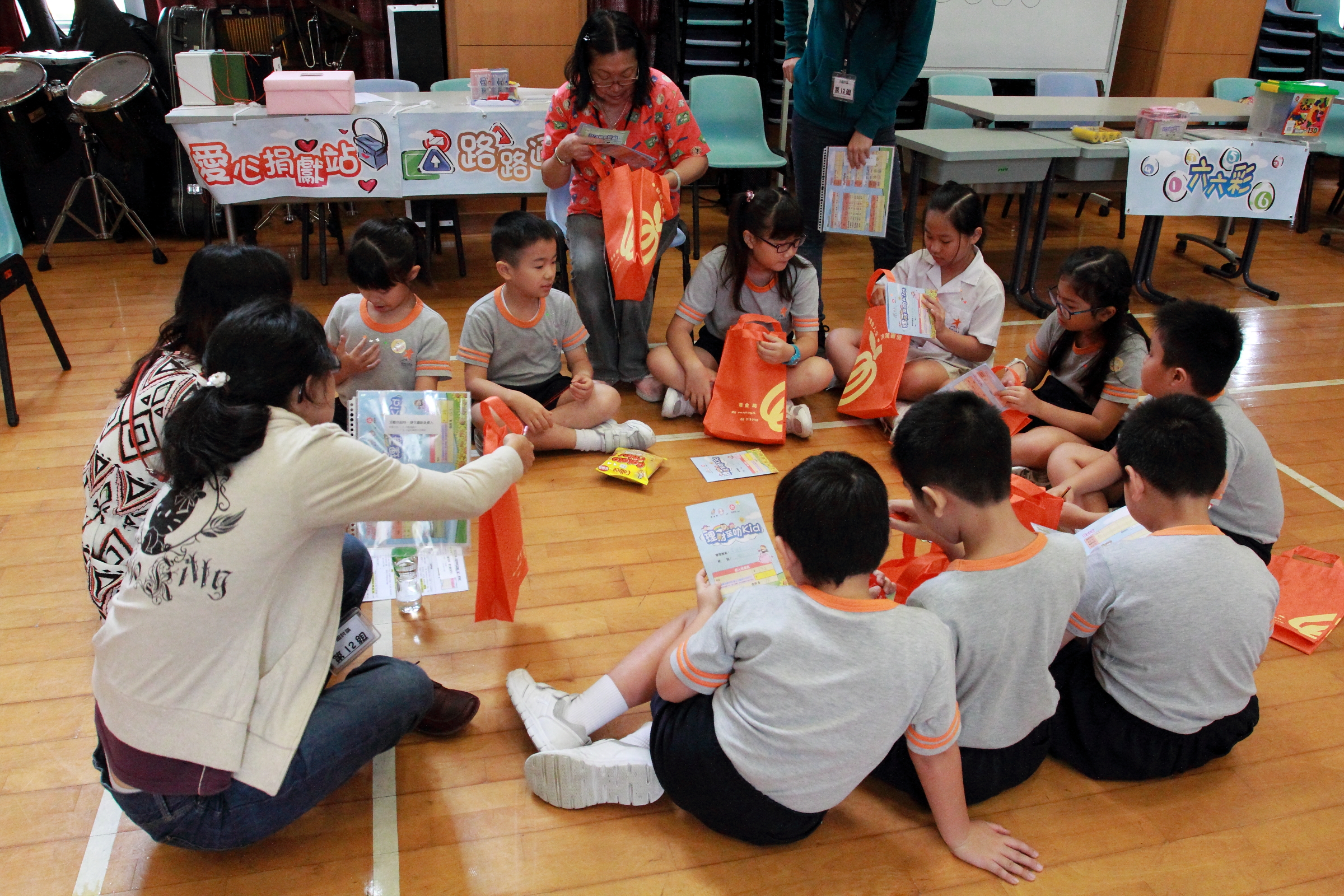 Gathering together to see what’s inside our goodies bags.