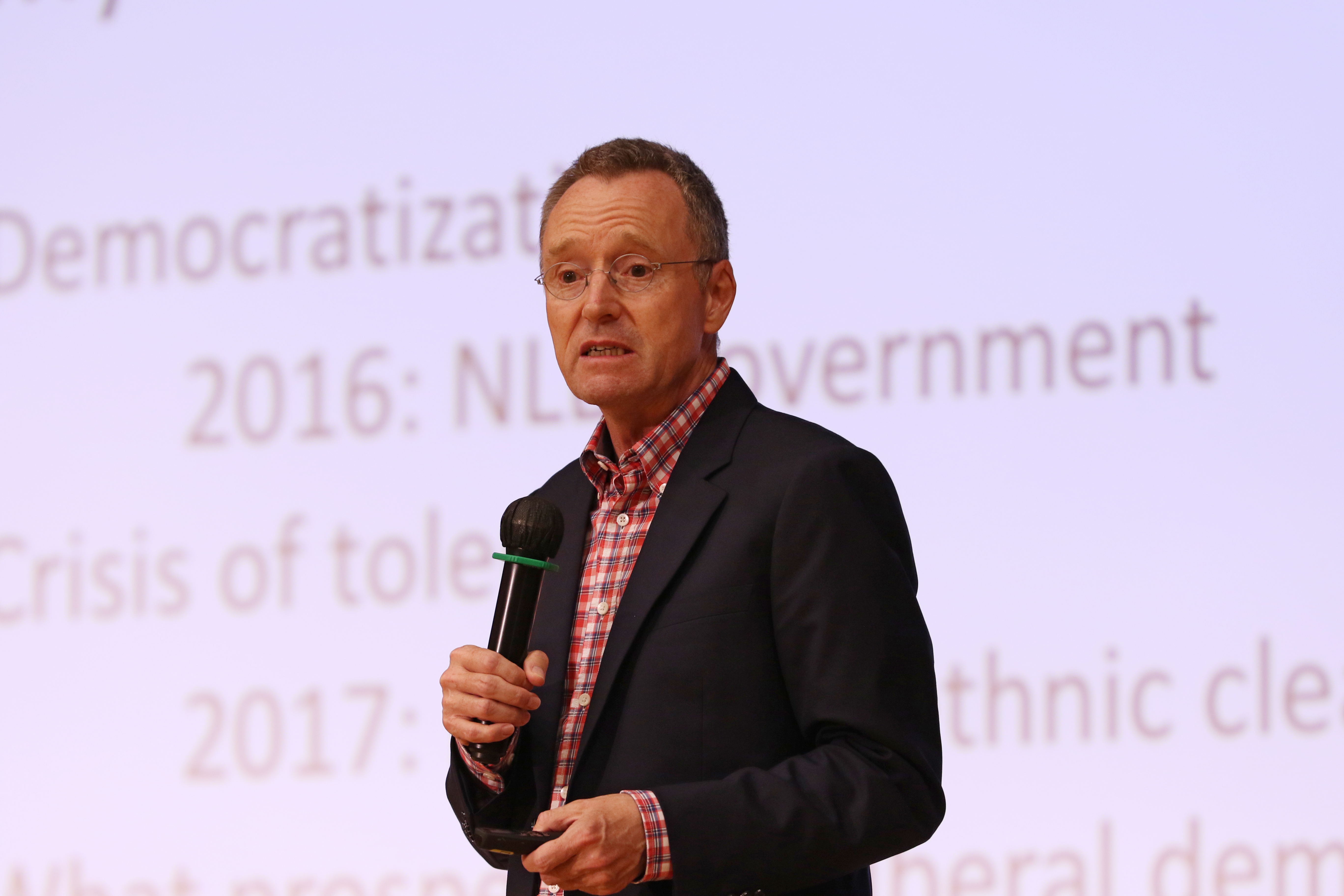 Professor Ian Holliday gave a speech at the HKUGA College